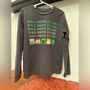 Gap Kid’s Minecraft long sleeved t-shirt Size Medium (8)